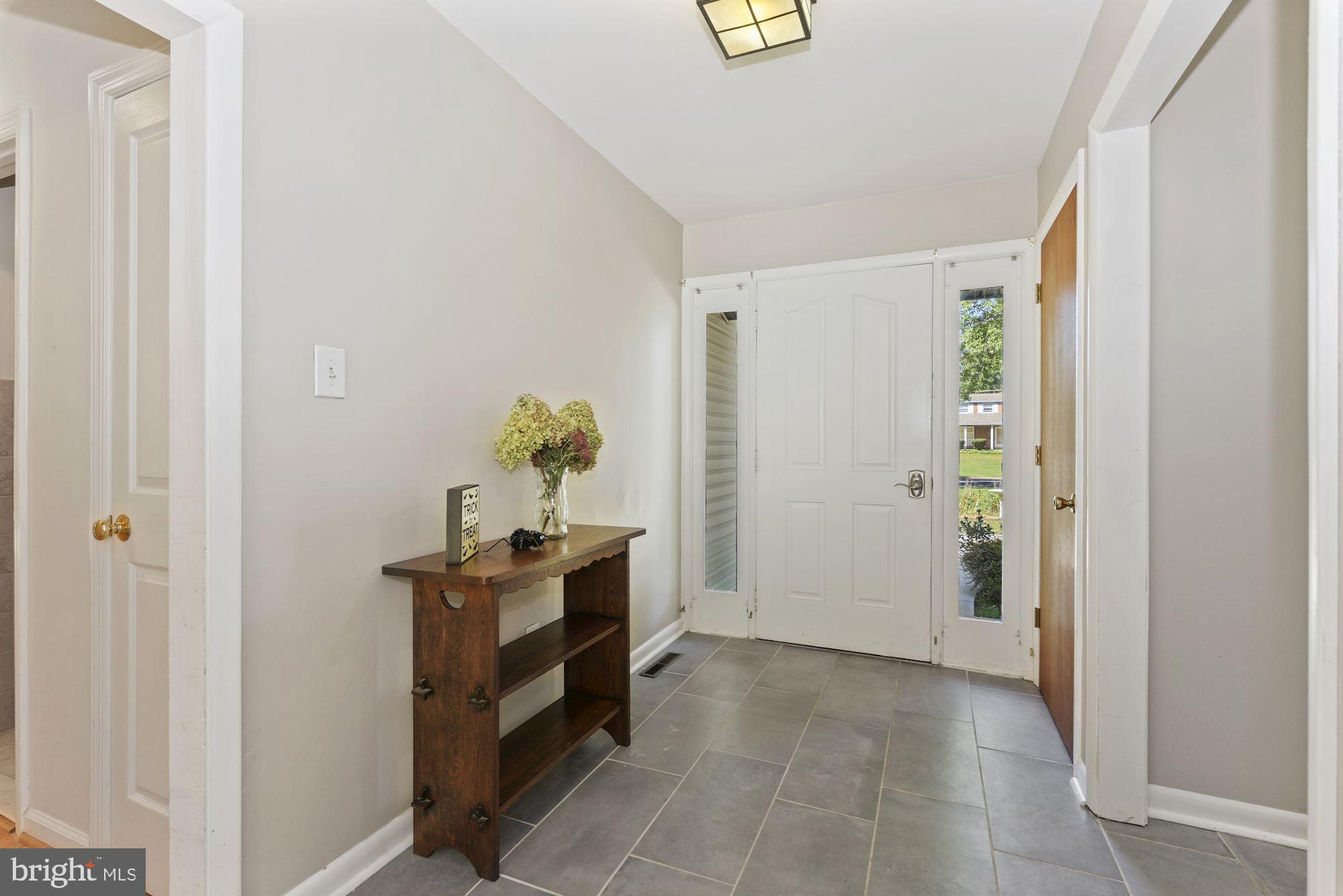 6 Robin Road Moorestown, NJ 08057 - Photo 4 of 32
