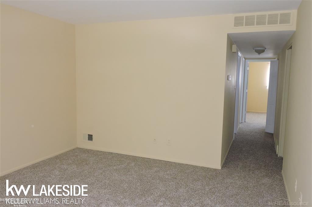 21809 Rosedale Street St. Clair Shores, MI 48080 - Photo 9 of 17