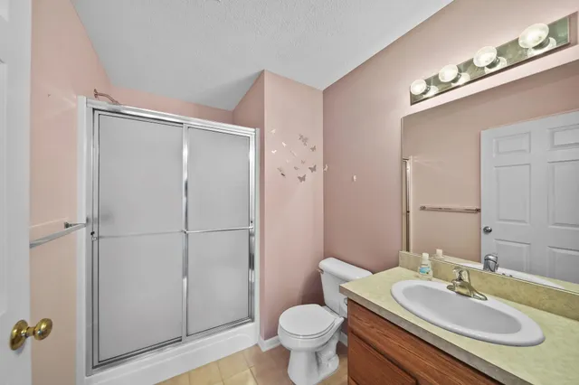 $219,900 | 759 West Barrington Circle, Jackson, MI 49203