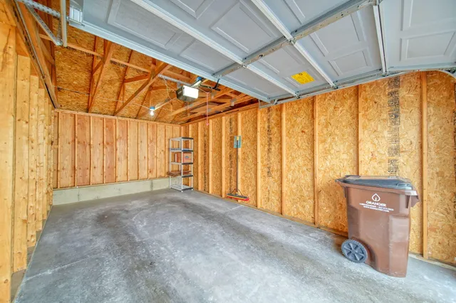 $219,900 | 759 West Barrington Circle, Jackson, MI 49203