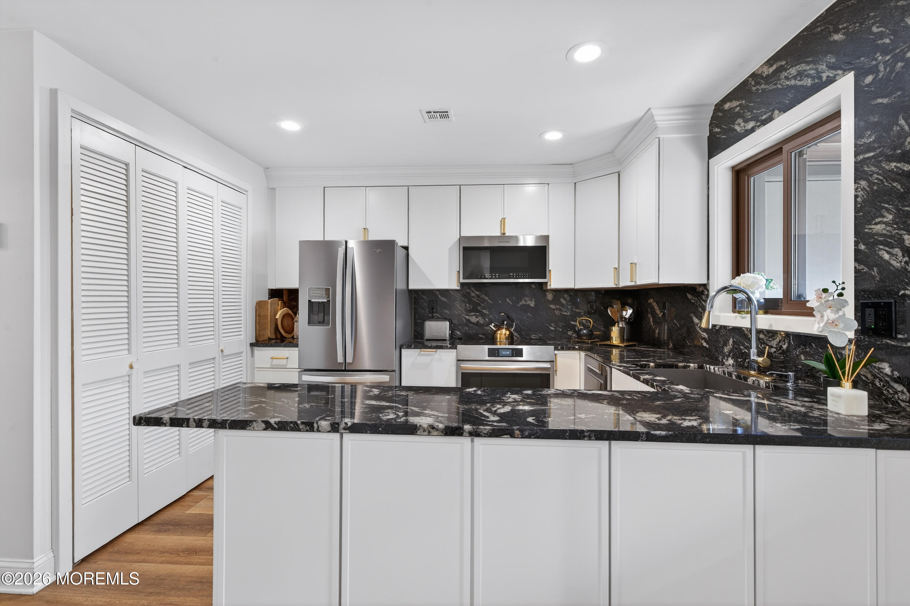 4 Friendship Court Red Bank, NJ 07701 - Photo 4 of 33 014(27)