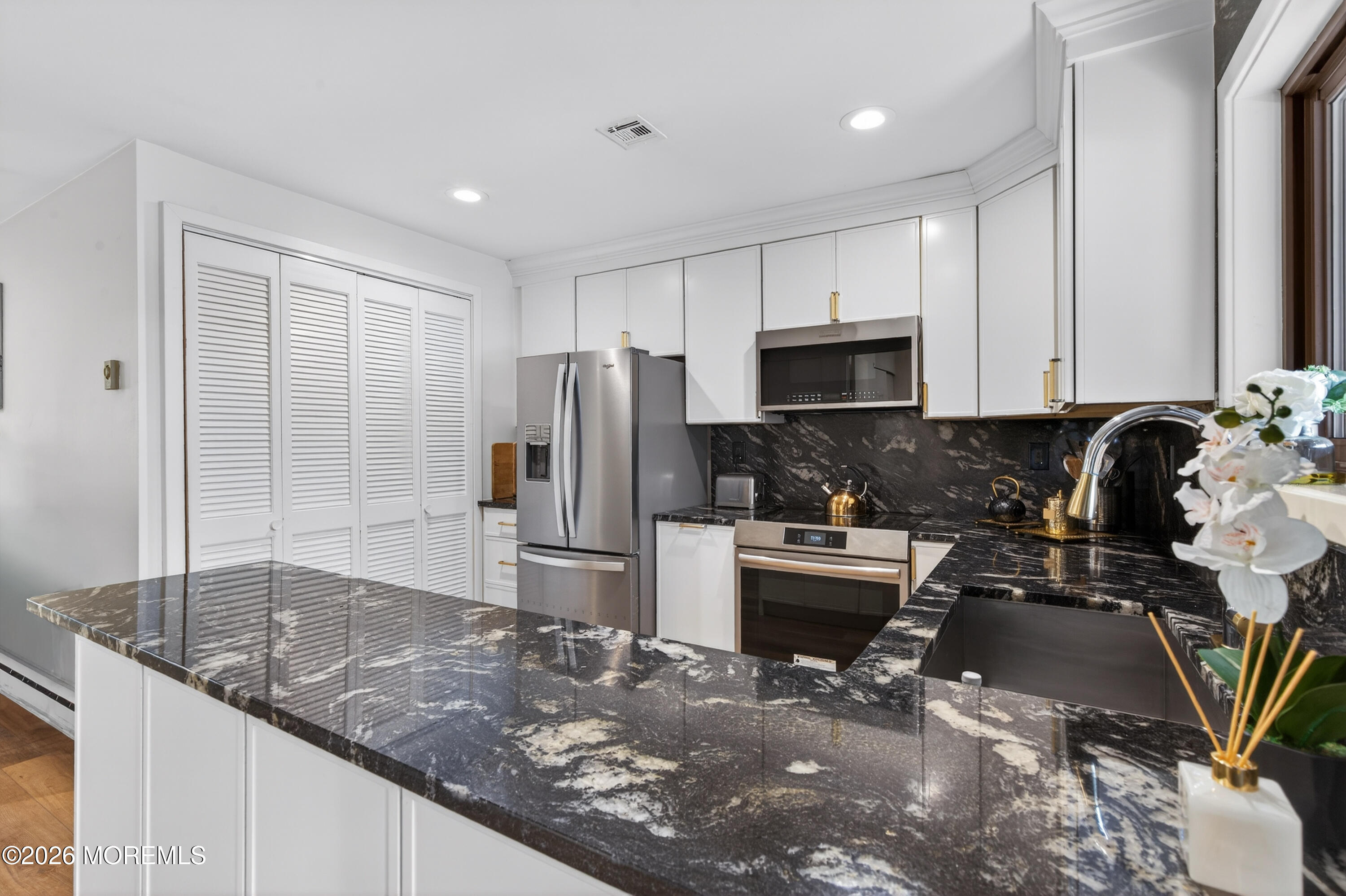 4 Friendship Court Red Bank, NJ 07701 - Photo 5 of 33 012(25)