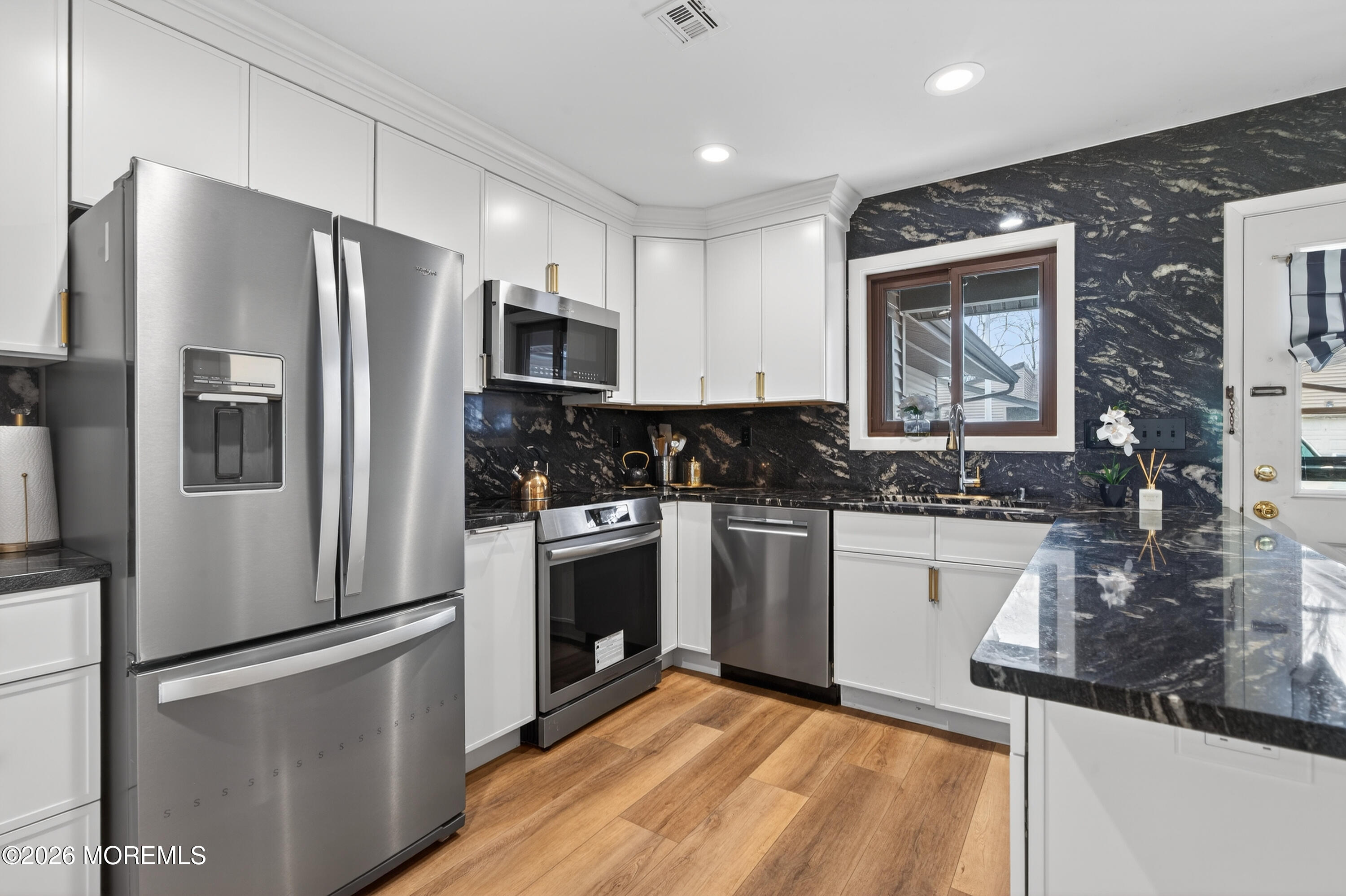 4 Friendship Court Red Bank, NJ 07701 - Photo 6 of 33 010(26)