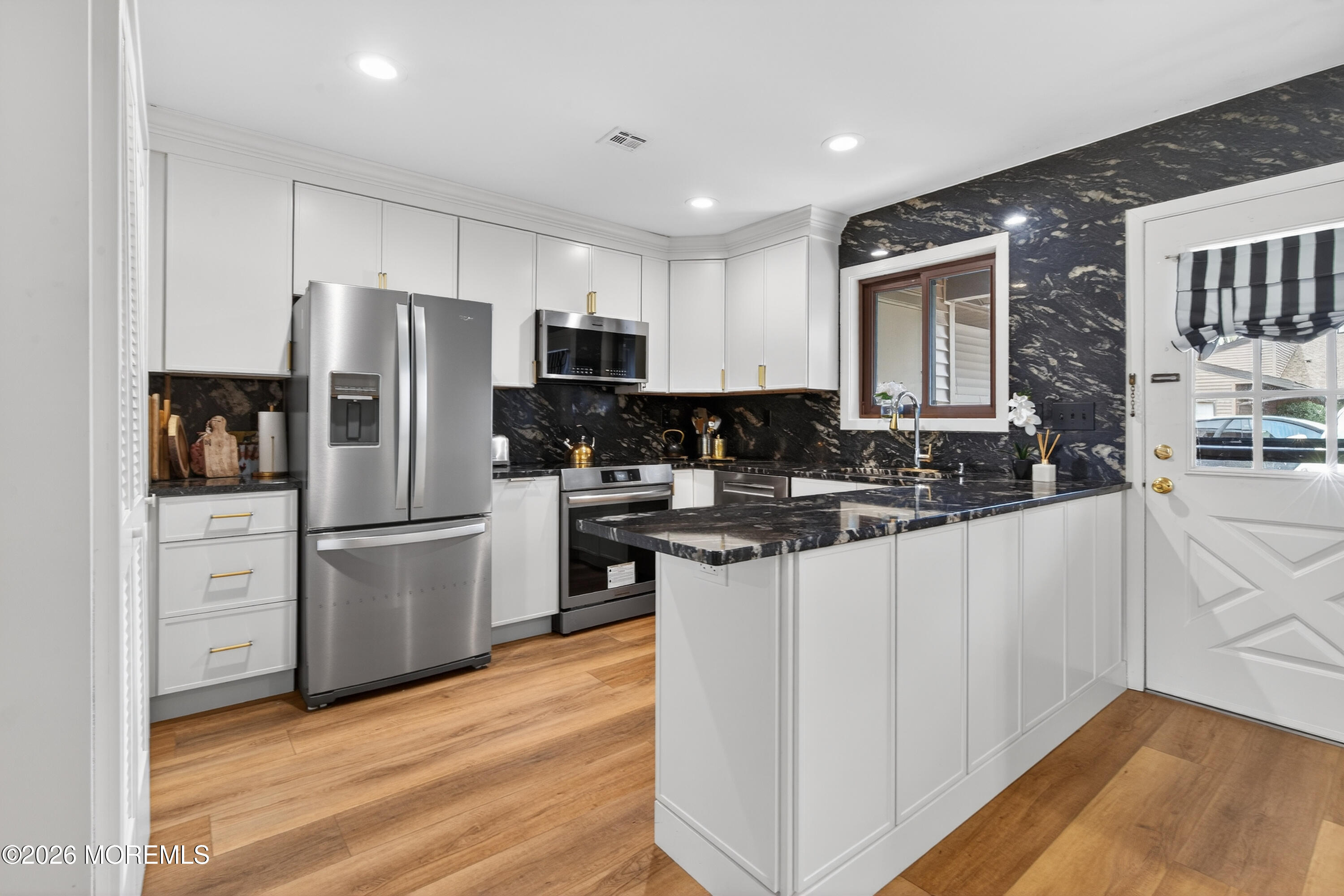 4 Friendship Court Red Bank, NJ 07701 - Photo 9 of 33 009(26)