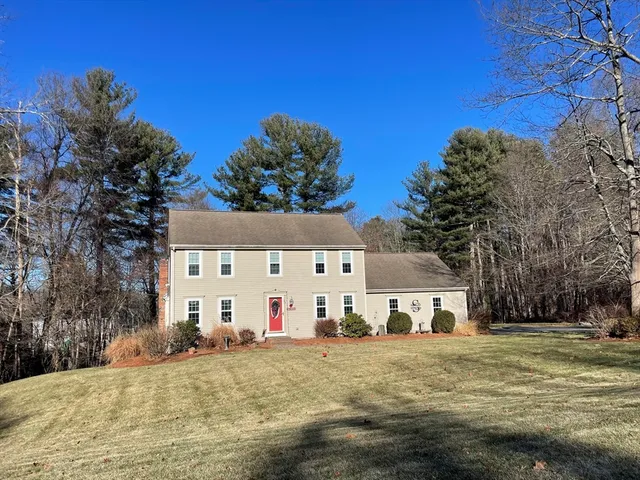 $750,000 | 25 Dunny Cove Lane, Uxbridge, MA 01569