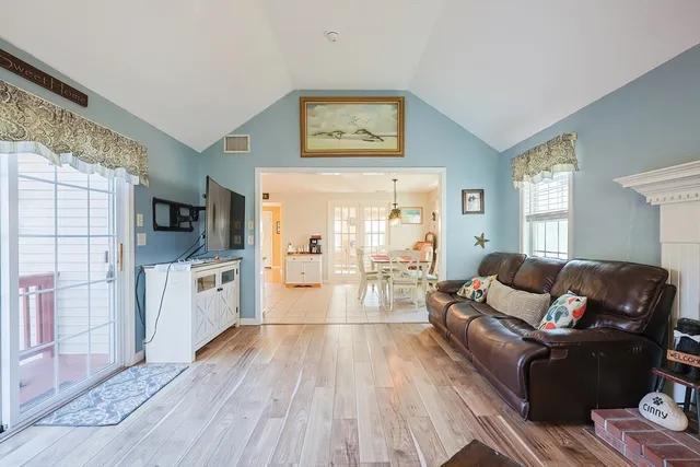 $750,000 | 25 Dunny Cove Lane, Uxbridge, MA 01569