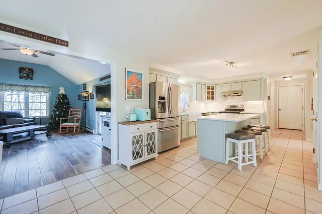 $750,000 | 25 Dunny Cove Lane, Uxbridge, MA 01569