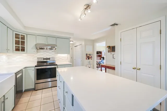 $750,000 | 25 Dunny Cove Lane, Uxbridge, MA 01569