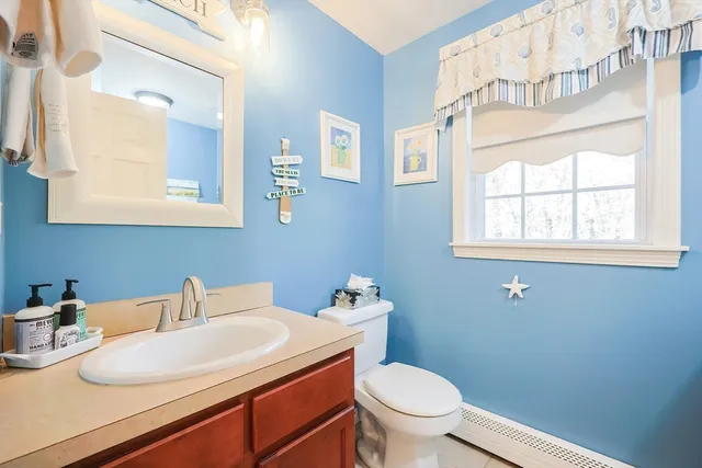 $725,000 | 25 Dunny Cove Lane, Uxbridge, MA 01569