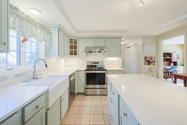 $750,000 | 25 Dunny Cove Lane, Uxbridge, MA 01569