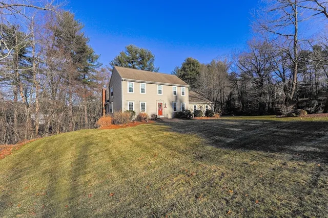 $725,000 | 25 Dunny Cove Lane, Uxbridge, MA 01569