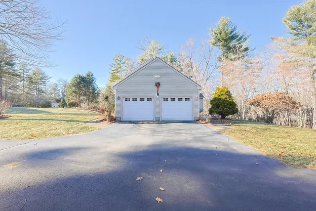 $750,000 | 25 Dunny Cove Lane, Uxbridge, MA 01569