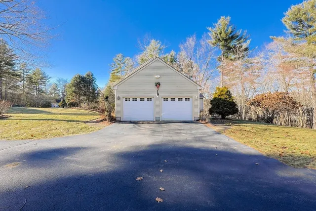 $725,000 | 25 Dunny Cove Lane, Uxbridge, MA 01569