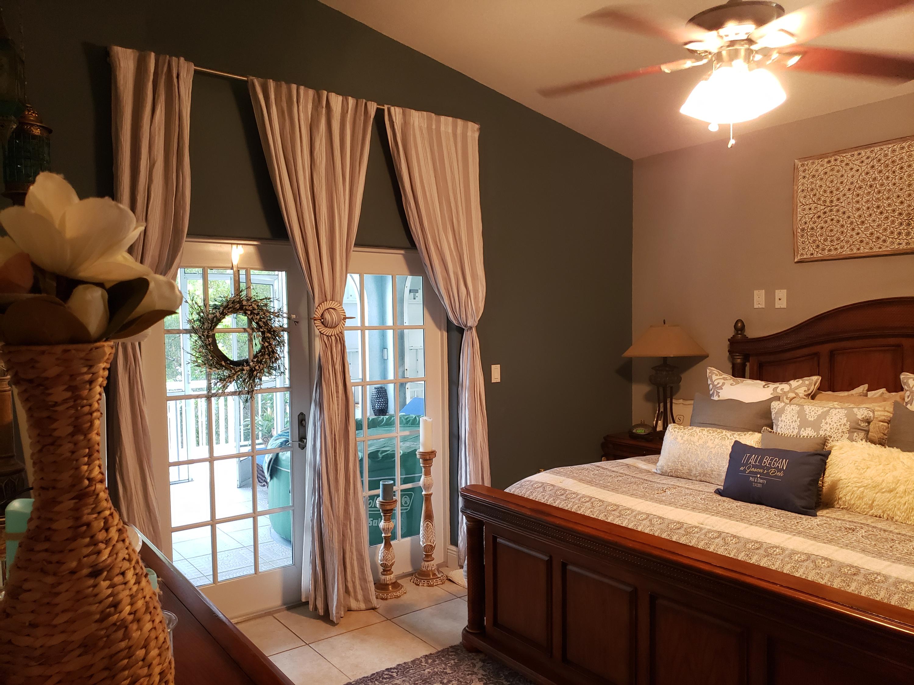 102 Mockingbird Road Tavernier, FL 33070 - Photo 3 of 17 a bedroom with a bed and a chandelier