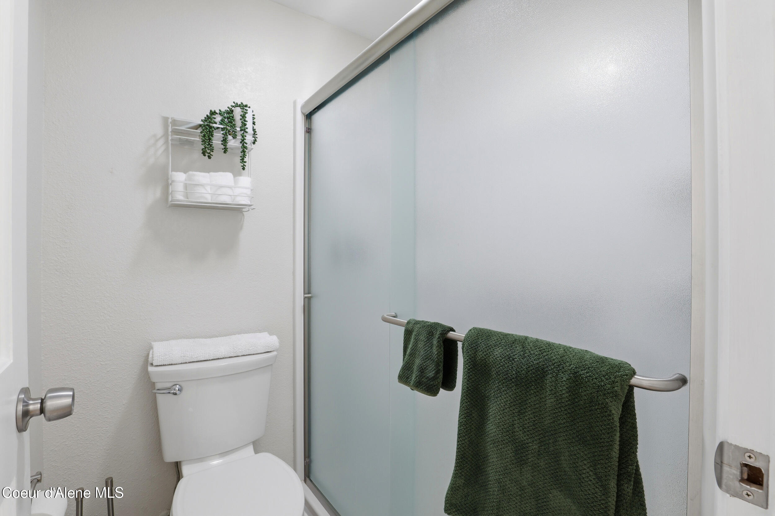 5299 West Green Court, Unit 9 Rathdrum, ID 83858 - Photo 24 of 37 Primary Ensuite