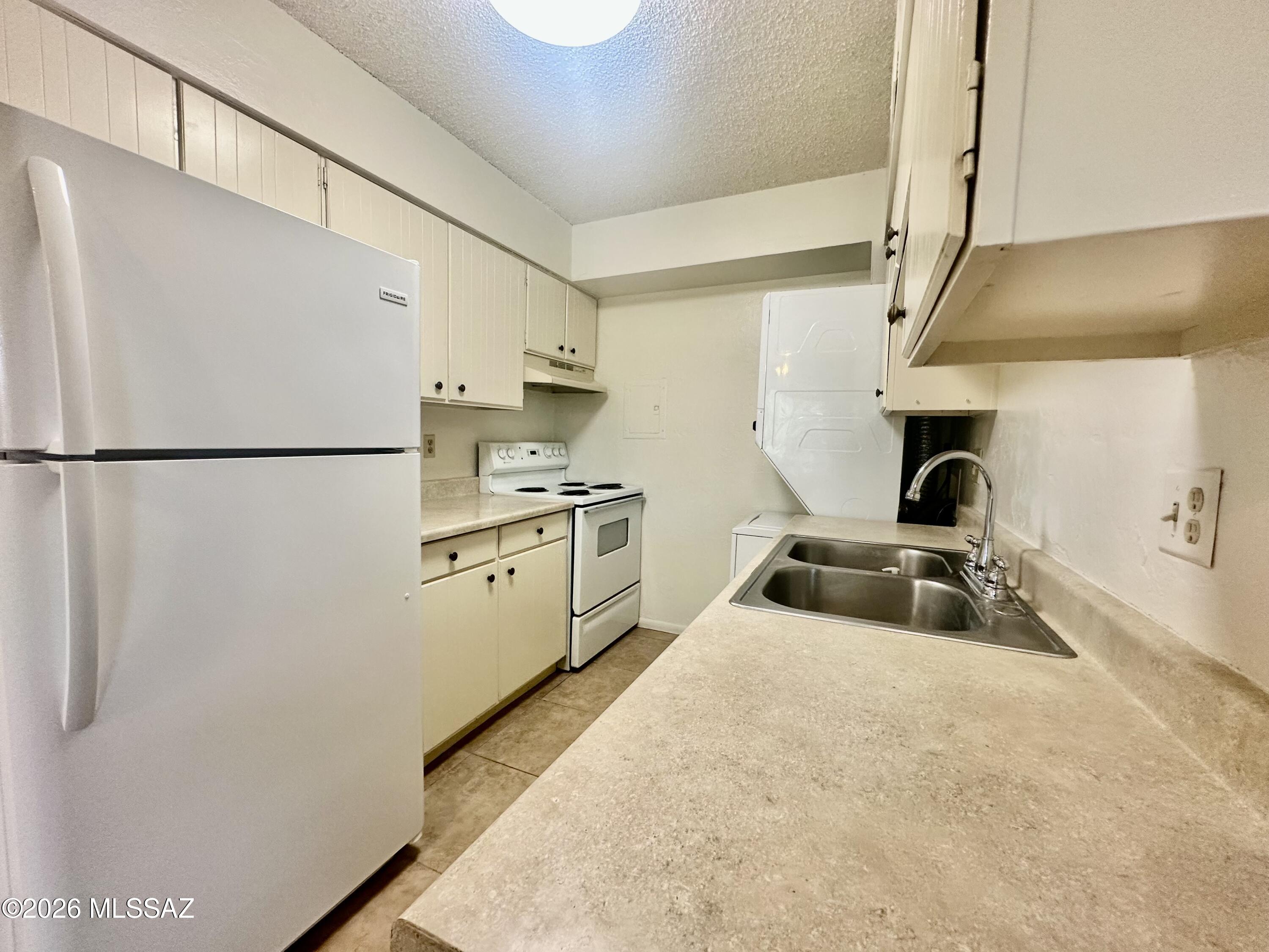 810 South Kolb Road, Unit 27 Tucson, AZ 85710 - Photo 6 of 12 IMG_2006