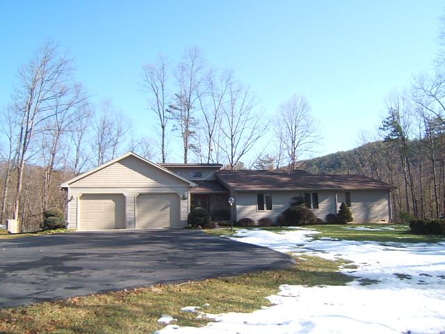 3060 Timberview Road Roanoke, VA 24019 - Photo 1 of 40 Front