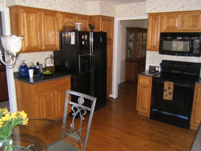 3060 Timberview Road Roanoke, VA 24019 - Photo 11 of 40 Kitchen