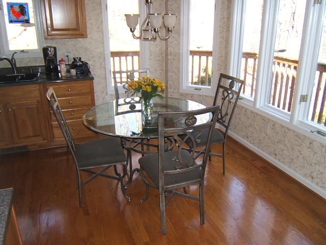 3060 Timberview Road Roanoke, VA 24019 - Photo 14 of 40 Breakfast Area2