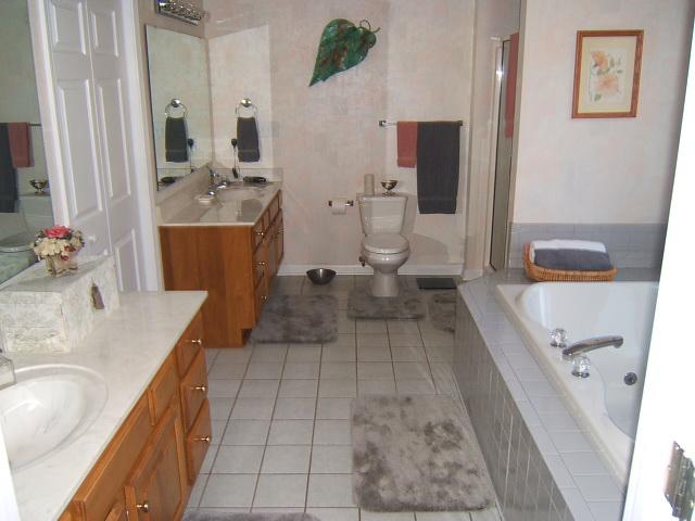 3060 Timberview Road Roanoke, VA 24019 - Photo 20 of 40 Master Bath
