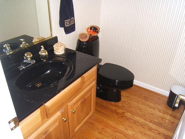 3060 Timberview Road Roanoke, VA 24019 - Photo 25 of 40 Half Bath