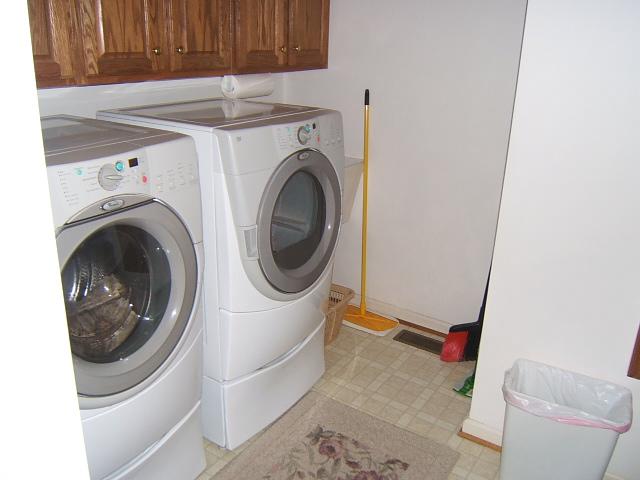 3060 Timberview Road Roanoke, VA 24019 - Photo 32 of 40 Laundry1