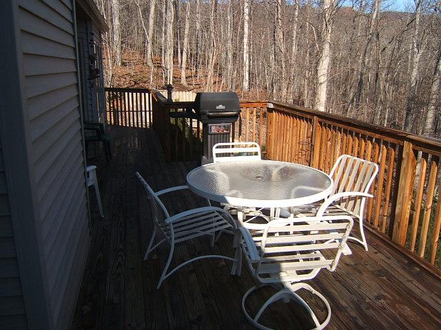 3060 Timberview Road Roanoke, VA 24019 - Photo 38 of 40 Back Deck
