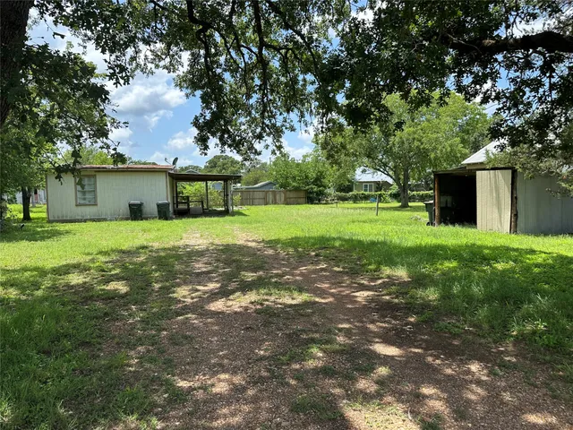 $87,000 | 639 North Manse Avenue, Giddings, TX 78942
