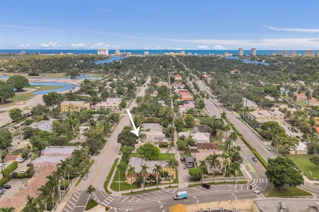 a picture of a open white building