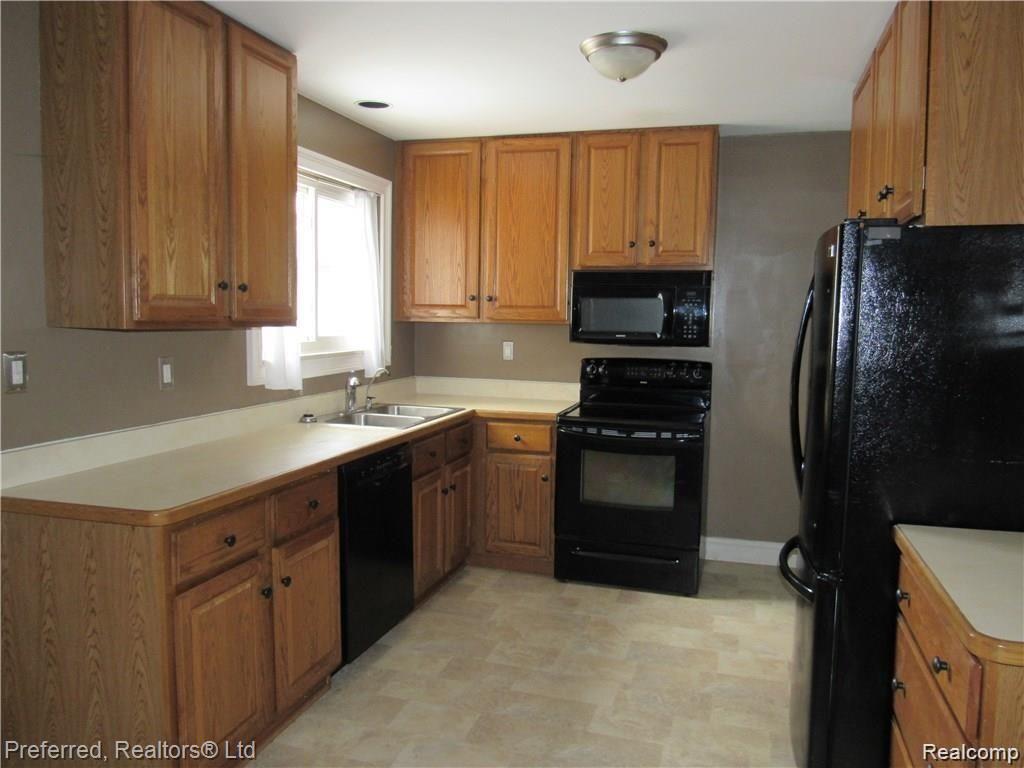 1548 Remsing Street Hartland, MI 48353 - Photo 3 of 10