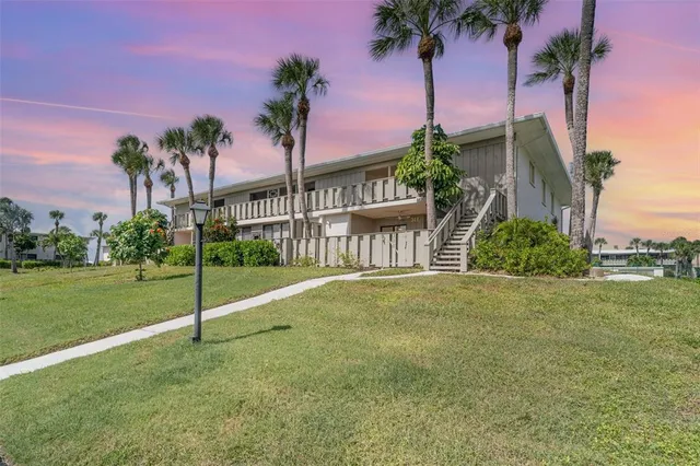$675,000 | 6200 Flotilla Drive, Unit 311, Holmes Beach, FL 34217