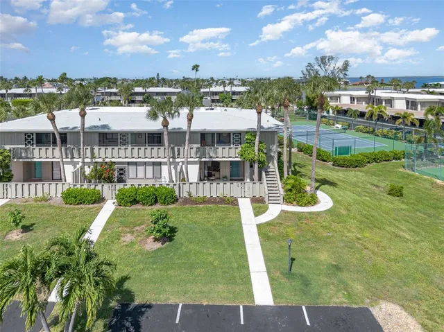 $675,000 | 6200 Flotilla Drive, Unit 311, Holmes Beach, FL 34217