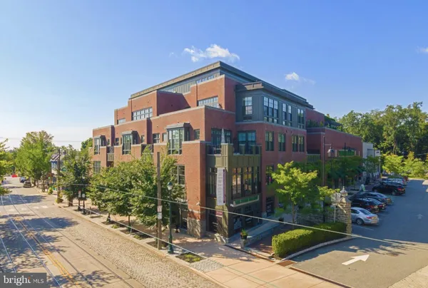$895,000 | 1 West Hartwell Lane, Unit 3C, Philadelphia, PA 19118