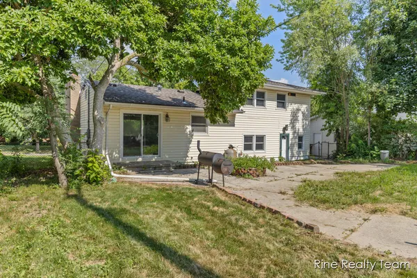 $229,900 | 2200 Rossiter Place, Lansing, MI 48911