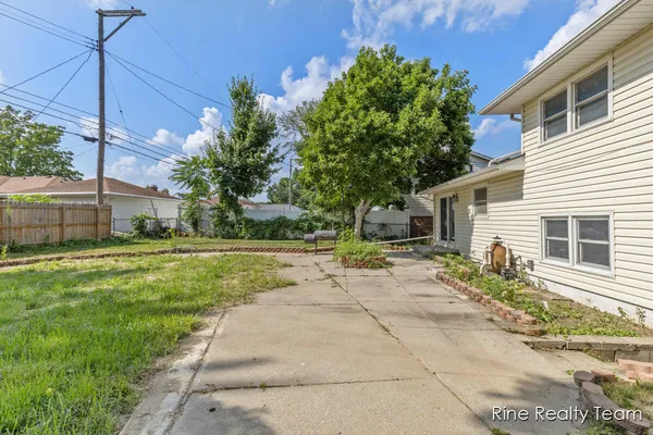 $229,900 | 2200 Rossiter Place, Lansing, MI 48911