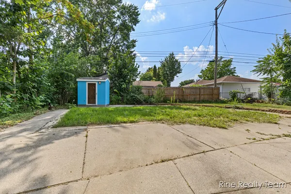 $229,900 | 2200 Rossiter Place, Lansing, MI 48911