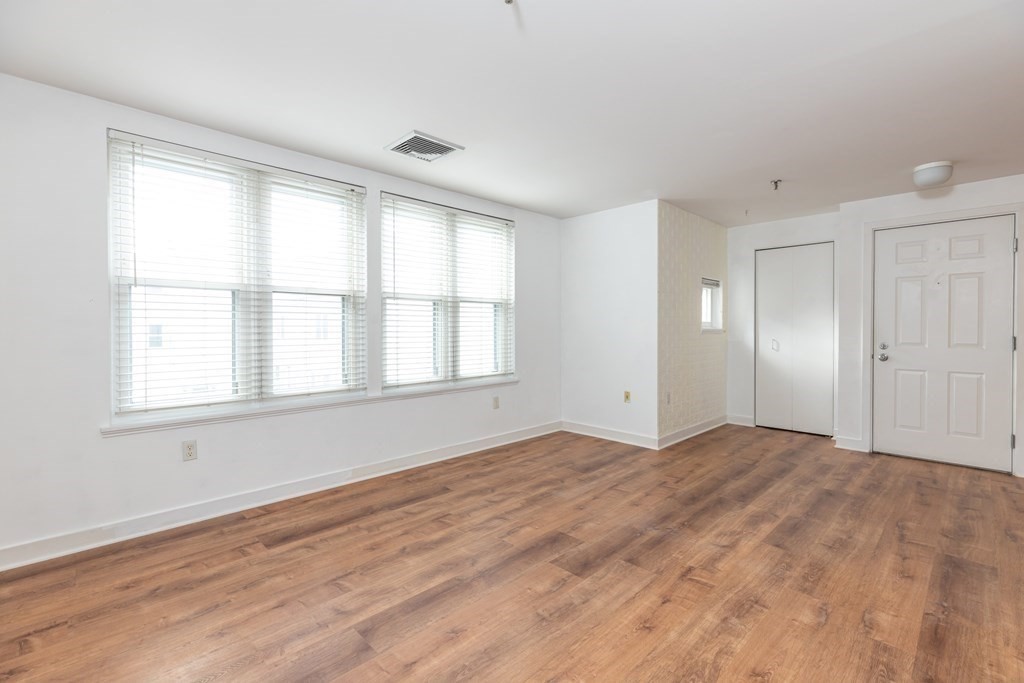 126 Tudor Street, Unit F Boston, MA 02127 - Photo 3 of 21