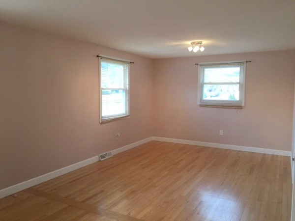 15 Bam Forth Road Springfield, MA 01128 - Photo 9 of 30
