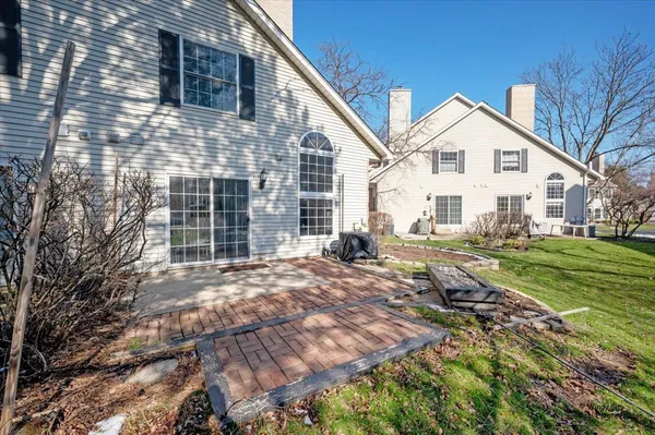 $369,900 | 1476 Laurel Oaks Drive, Streamwood, IL 60107