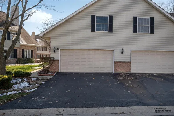 $369,900 | 1476 Laurel Oaks Drive, Streamwood, IL 60107