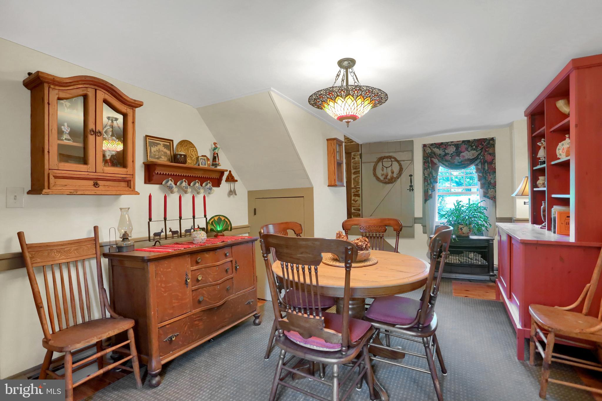 945 Grade Road Falling Waters, WV 25419 - Photo 14 of 60 Dining room