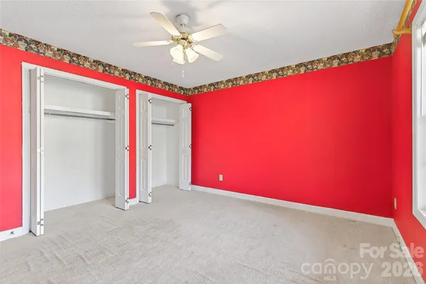 a view of empty room with window