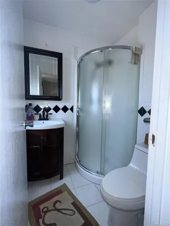 $3,000 | 20 Wendell Street, Unit 19E, Hempstead, NY 11550