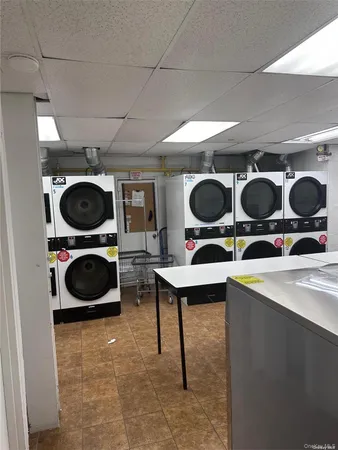 $3,000 | 20 Wendell Street, Unit 19E, Hempstead, NY 11550