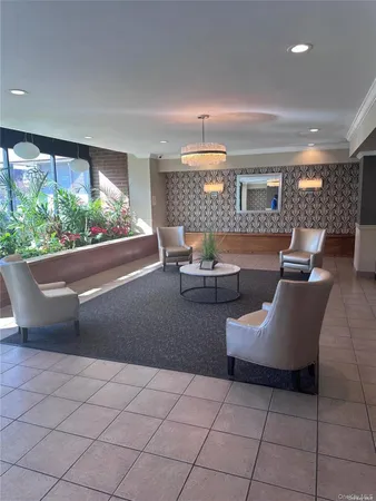 $3,000 | 20 Wendell Street, Unit 19E, Hempstead, NY 11550