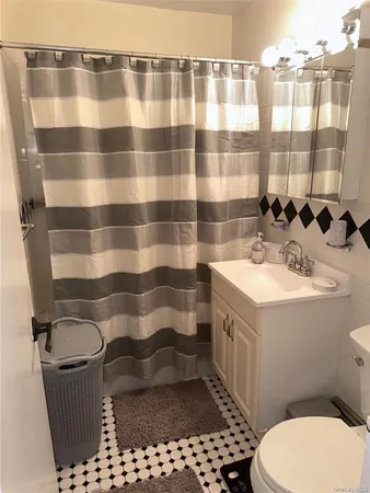 $3,000 | 20 Wendell Street, Unit 19E, Hempstead, NY 11550