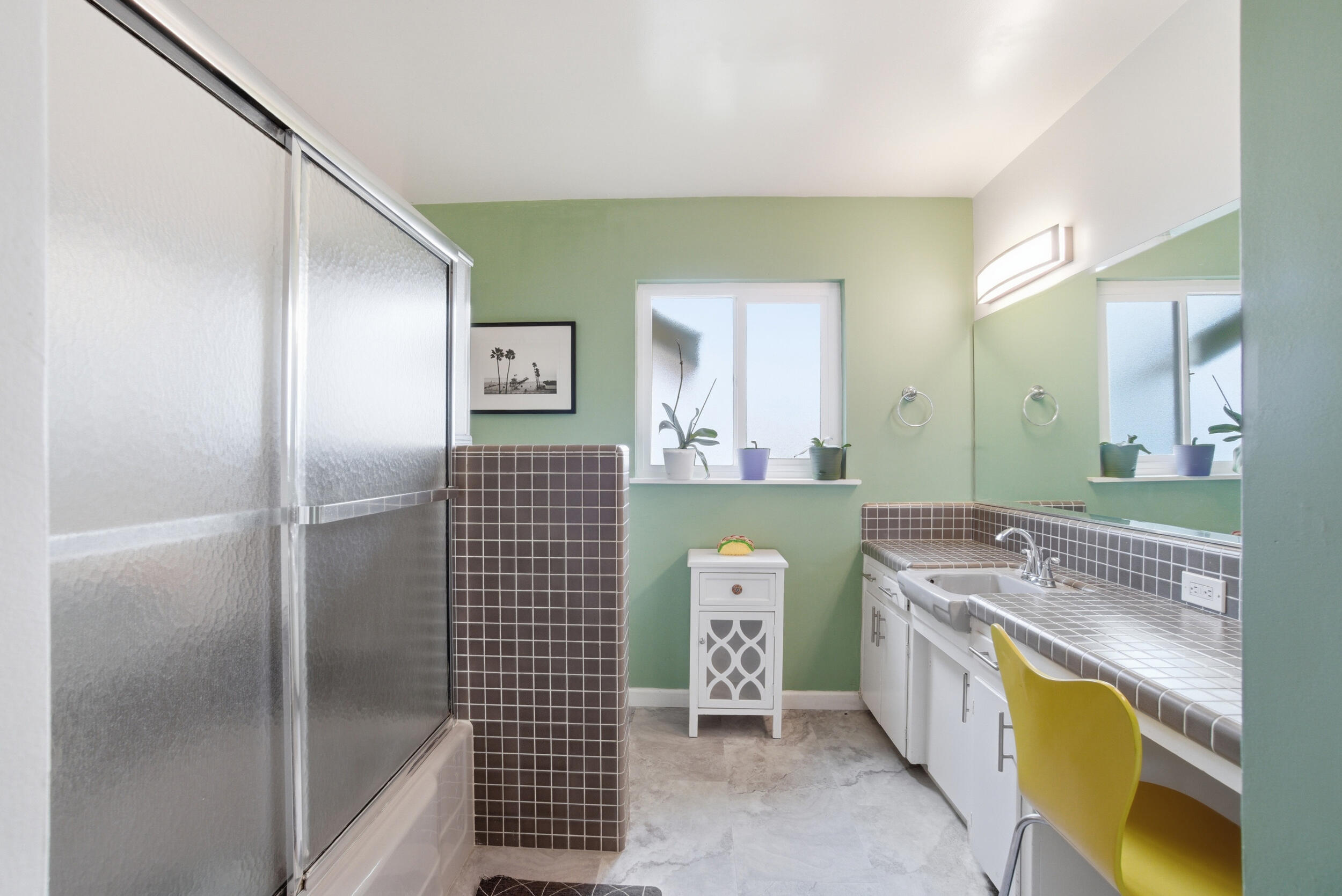 700 North M Street Oxnard, CA 93030 - Photo 15 of 35 a bathroom with a sink a mirror and a bathtub