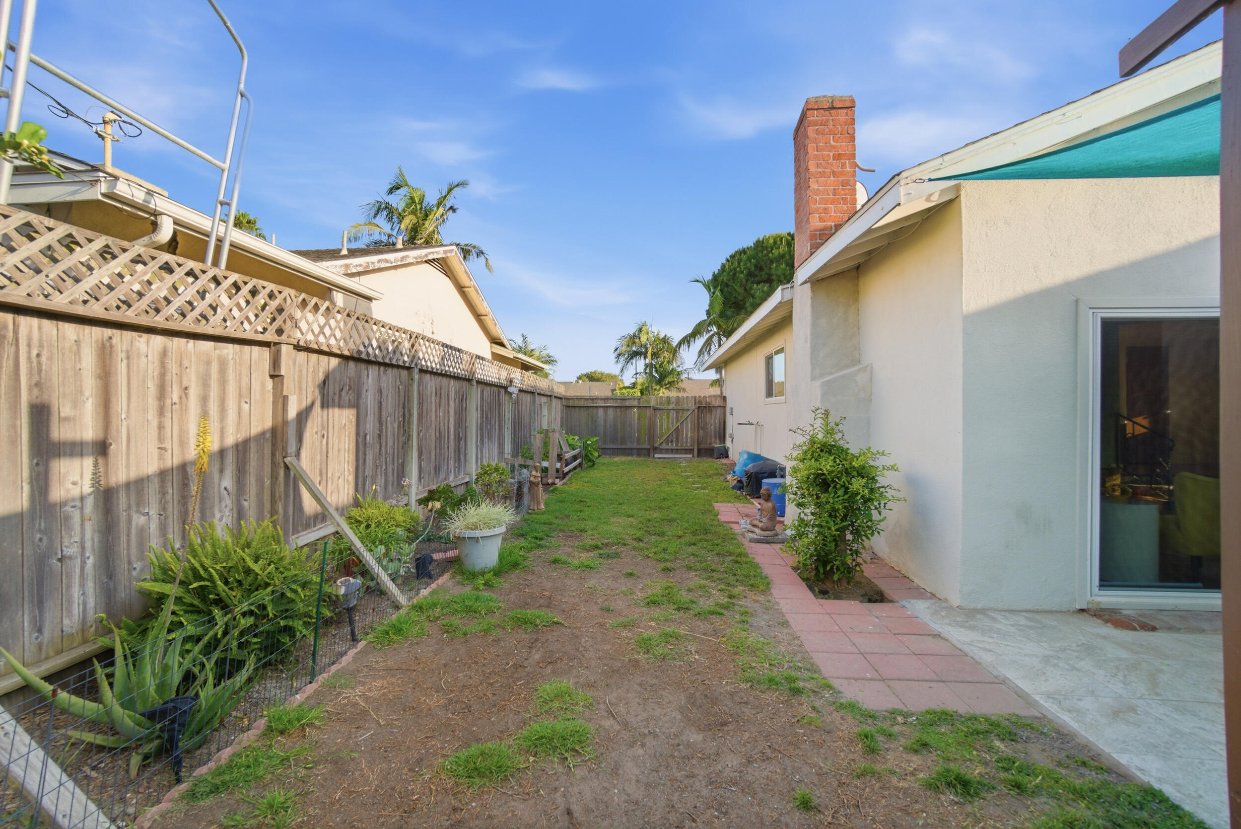 700 North M Street Oxnard, CA 93030 - Photo 28 of 35 a view of a backyard with plants