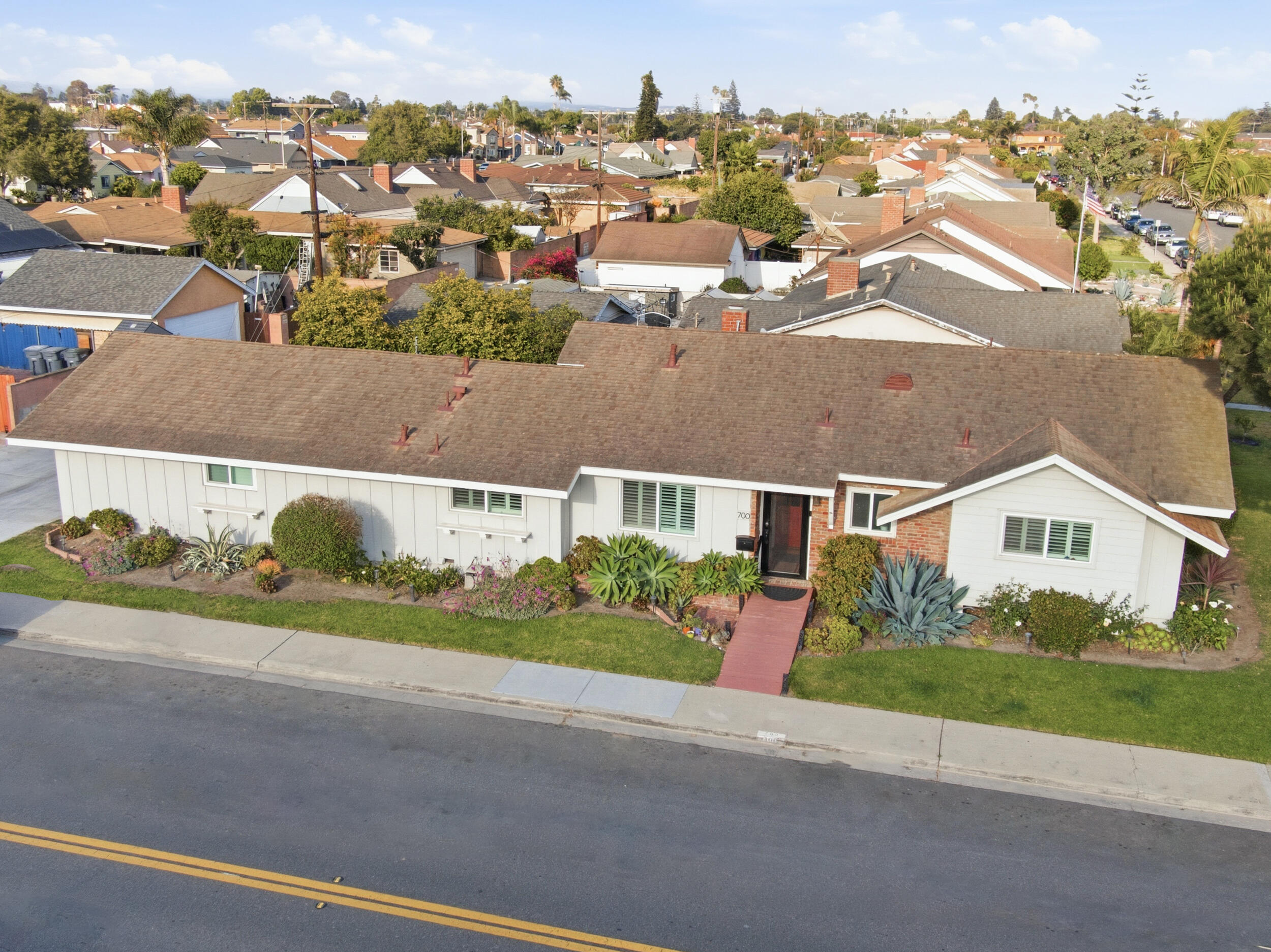 700 North M Street Oxnard, CA 93030 - Photo 32 of 35 an aerial view of multiple houses with a road