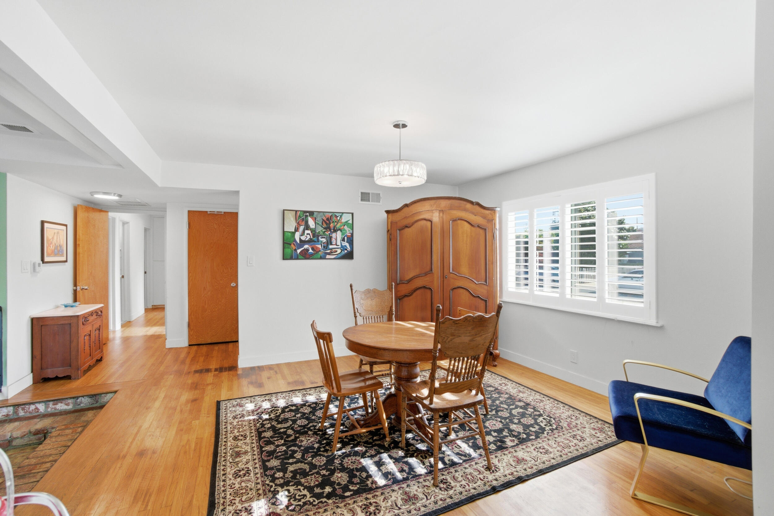 700 North M Street Oxnard, CA 93030 - Photo 8 of 35 a living room with furniture a rug and a window